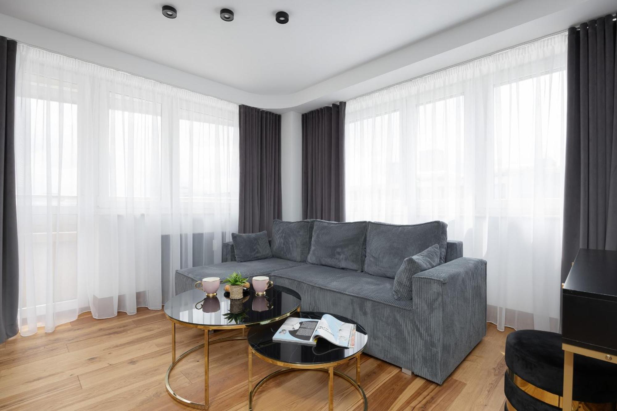 Center Elegant With View By Renters Warschau